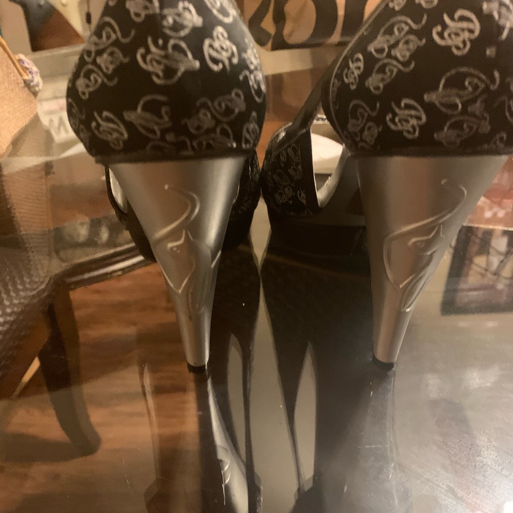 Shoes - Picture 2 of 4
